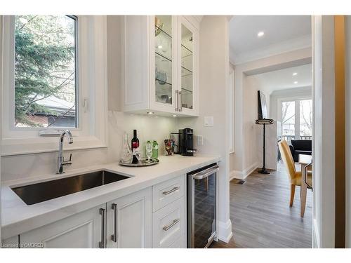 1211 Pinegrove Road, Oakville, ON - Indoor Photo Showing Kitchen With Upgraded Kitchen