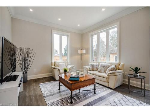 1211 Pinegrove Road, Oakville, ON - Indoor Photo Showing Living Room