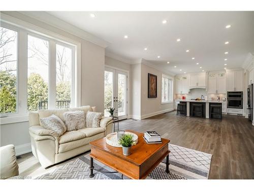 1211 Pinegrove Road, Oakville, ON - Indoor Photo Showing Living Room