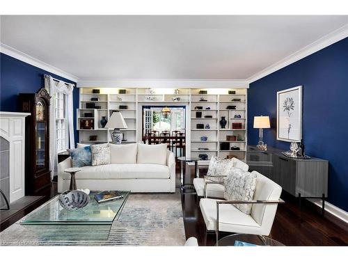 3020 First Street, Burlington, ON - Indoor Photo Showing Living Room