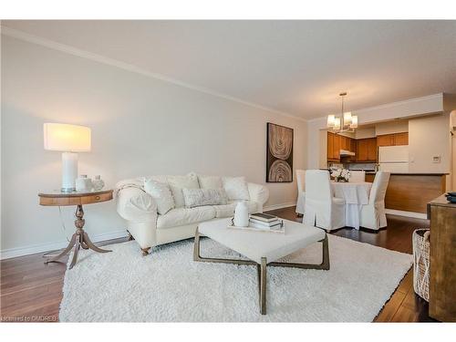 225 Merton Street, Toronto, ON - Indoor Photo Showing Living Room