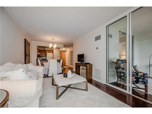 225 Merton Street, Toronto, ON - Indoor Photo Showing Living Room