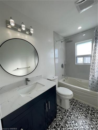 Upper-760 Brucedale Avenue E, Hamilton, ON - Indoor Photo Showing Bathroom