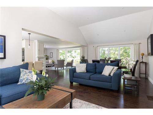 86 First Street, Oakville, ON - Indoor Photo Showing Living Room