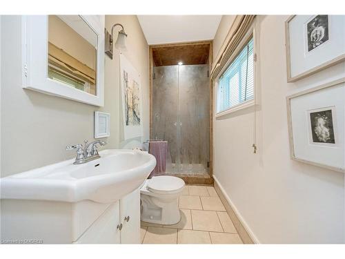 8 Main Street, Erin, ON - Indoor Photo Showing Bathroom