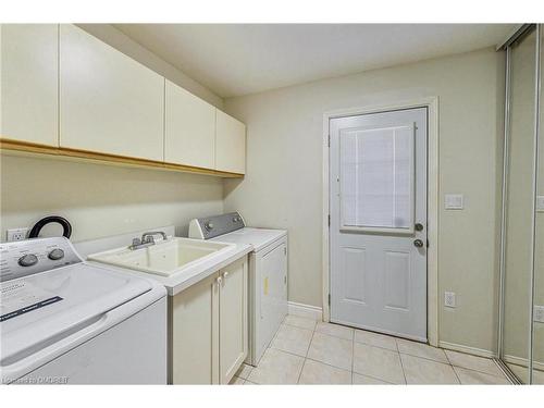 226 Poole Drive, Oakville, ON - Indoor Photo Showing Laundry Room