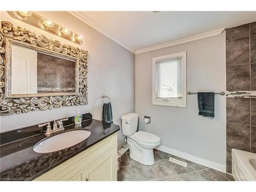 226 Poole Drive, Oakville, ON - Indoor Photo Showing Bathroom