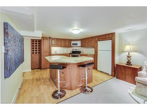 226 Poole Drive, Oakville, ON - Indoor Photo Showing Kitchen