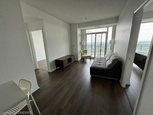 4103-55 Ann O'Reilly Road, Toronto, ON - Indoor Photo Showing Living Room