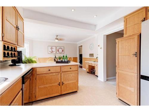 1364 Windrush Drive, Oakville, ON - Indoor Photo Showing Kitchen