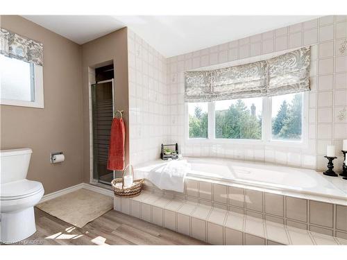 1364 Windrush Drive, Oakville, ON - Indoor Photo Showing Bathroom