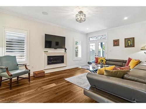 26 Turi Drive, Glanbrook, ON - Indoor Photo Showing Living Room With Fireplace