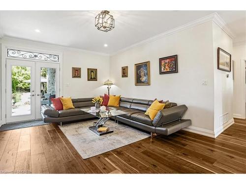 26 Turi Drive, Glanbrook, ON - Indoor Photo Showing Living Room