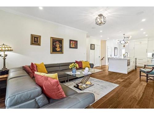 26 Turi Drive, Glanbrook, ON - Indoor Photo Showing Living Room