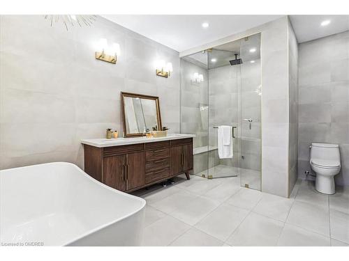 26 Turi Drive, Glanbrook, ON - Indoor Photo Showing Bathroom