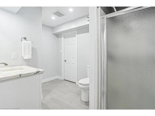 26 Turi Drive, Glanbrook, ON - Indoor Photo Showing Bathroom