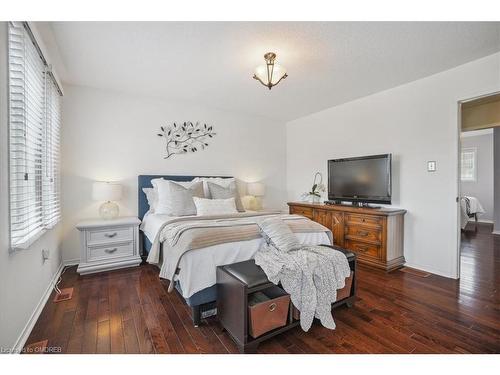 2-2360 Parkhaven Boulevard, Oakville, ON - Indoor Photo Showing Bedroom