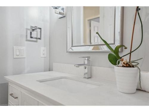 2-2360 Parkhaven Boulevard, Oakville, ON - Indoor Photo Showing Bathroom