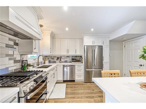 4274 Gayling Gardens, Mississauga, ON - Indoor Photo Showing Kitchen With Stainless Steel Kitchen With Double Sink With Upgraded Kitchen