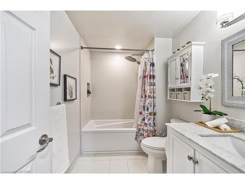 4274 Gayling Gardens, Mississauga, ON - Indoor Photo Showing Bathroom