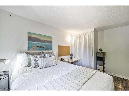 4274 Gayling Gardens, Mississauga, ON - Indoor Photo Showing Bedroom