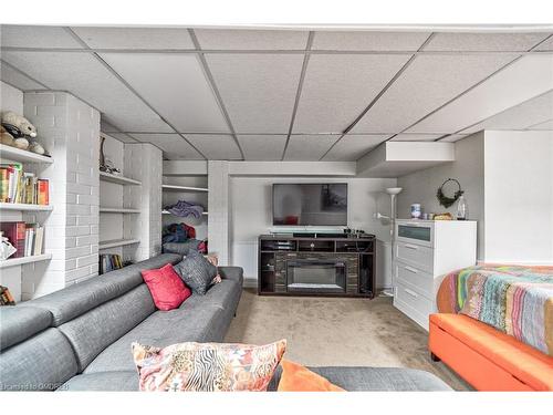 4274 Gayling Gardens, Mississauga, ON - Indoor Photo Showing Living Room