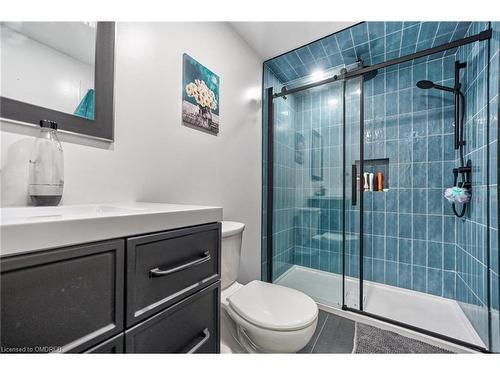 4274 Gayling Gardens, Mississauga, ON - Indoor Photo Showing Bathroom