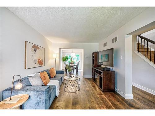 4274 Gayling Gardens, Mississauga, ON - Indoor Photo Showing Living Room