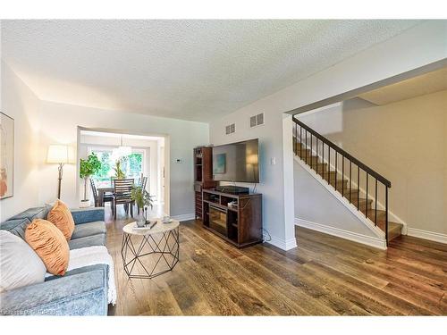 4274 Gayling Gardens, Mississauga, ON - Indoor Photo Showing Living Room