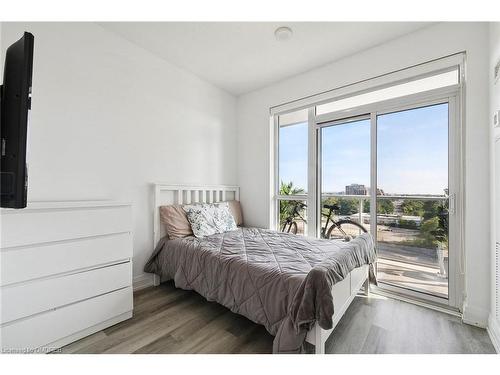 705-65 Speers Road, Oakville, ON - Indoor Photo Showing Bedroom