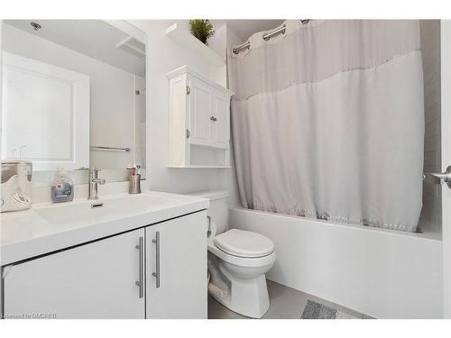 705-65 Speers Road, Oakville, ON - Indoor Photo Showing Bathroom