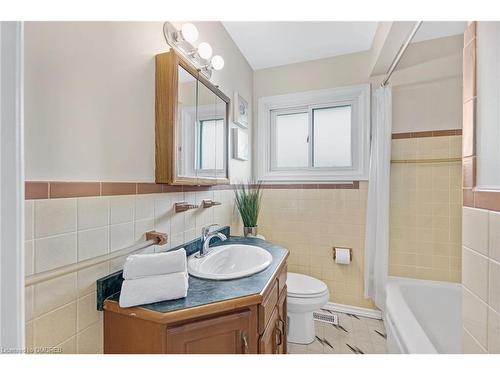 47 Endfield Avenue, Hamilton, ON - Indoor Photo Showing Bathroom