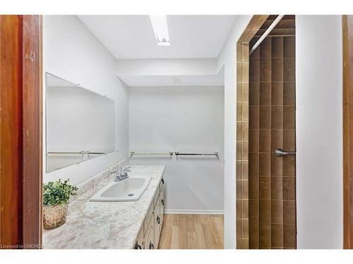 47 Endfield Avenue, Hamilton, ON - Indoor Photo Showing Bathroom