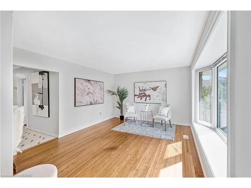 47 Endfield Avenue, Hamilton, ON - Indoor Photo Showing Living Room