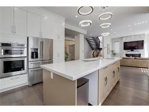 1164 Bridge Road, Oakville, ON - Indoor Photo Showing Kitchen With Upgraded Kitchen