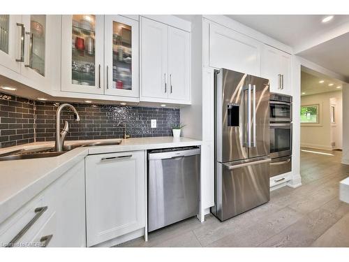 398 Winston Churchill Boulevard, Oakville, ON - Indoor Photo Showing Kitchen With Upgraded Kitchen