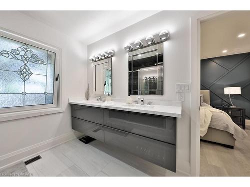 398 Winston Churchill Boulevard, Oakville, ON - Indoor Photo Showing Bathroom