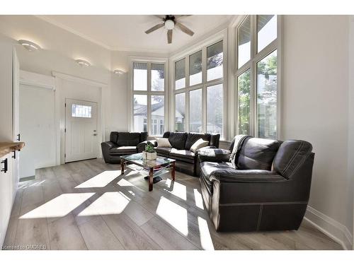 398 Winston Churchill Boulevard, Oakville, ON - Indoor Photo Showing Living Room