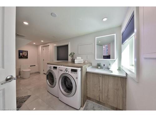 398 Winston Churchill Boulevard, Oakville, ON - Indoor Photo Showing Laundry Room