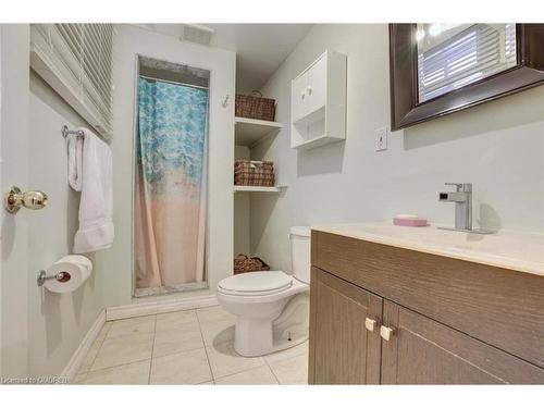 Lower-2458 Newport Street, Burlington, ON - Indoor Photo Showing Bathroom