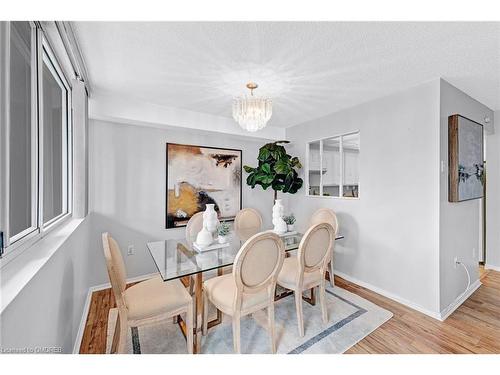 1203-3590 Kaneff Crescent, Mississauga, ON - Indoor Photo Showing Dining Room