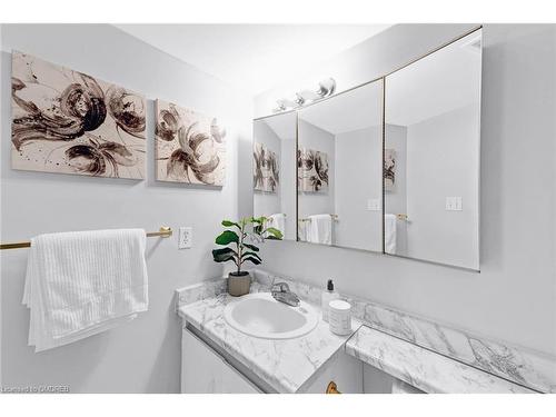 1203-3590 Kaneff Crescent, Mississauga, ON - Indoor Photo Showing Bathroom