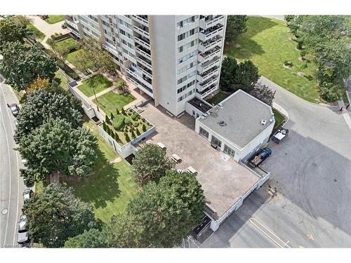 1203-3590 Kaneff Crescent, Mississauga, ON - Outdoor