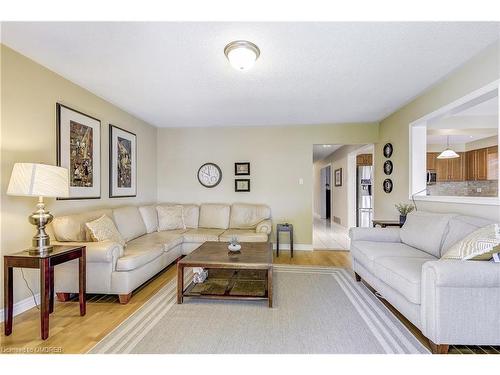 5348 Westhampton Road, Mississauga, ON - Indoor Photo Showing Living Room