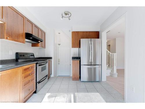 2389 Baintree Crescent, Oakville, ON - Indoor Photo Showing Kitchen