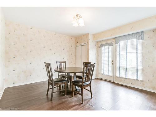 6-2315 West Oak Trails Boulevard, Oakville, ON - Indoor Photo Showing Dining Room