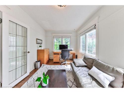 27 Woodlawn Avenue, Mississauga, ON - Indoor Photo Showing Living Room