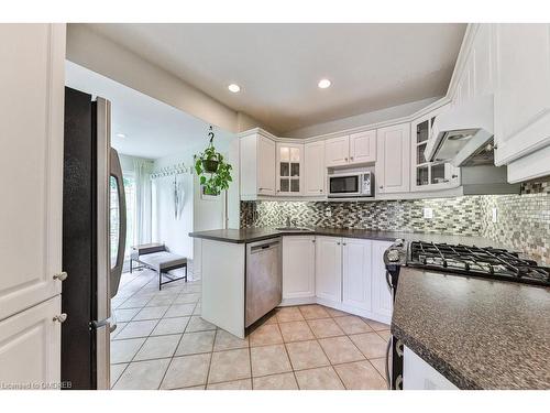 27 Woodlawn Avenue, Mississauga, ON - Indoor Photo Showing Kitchen With Upgraded Kitchen