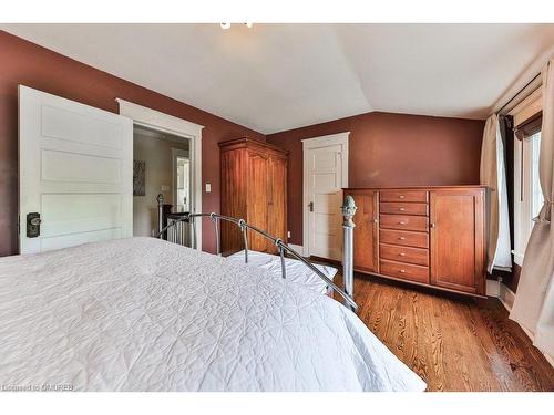 27 Woodlawn Avenue, Mississauga, ON - Indoor Photo Showing Bedroom