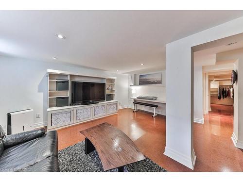 27 Woodlawn Avenue, Mississauga, ON - Indoor Photo Showing Living Room